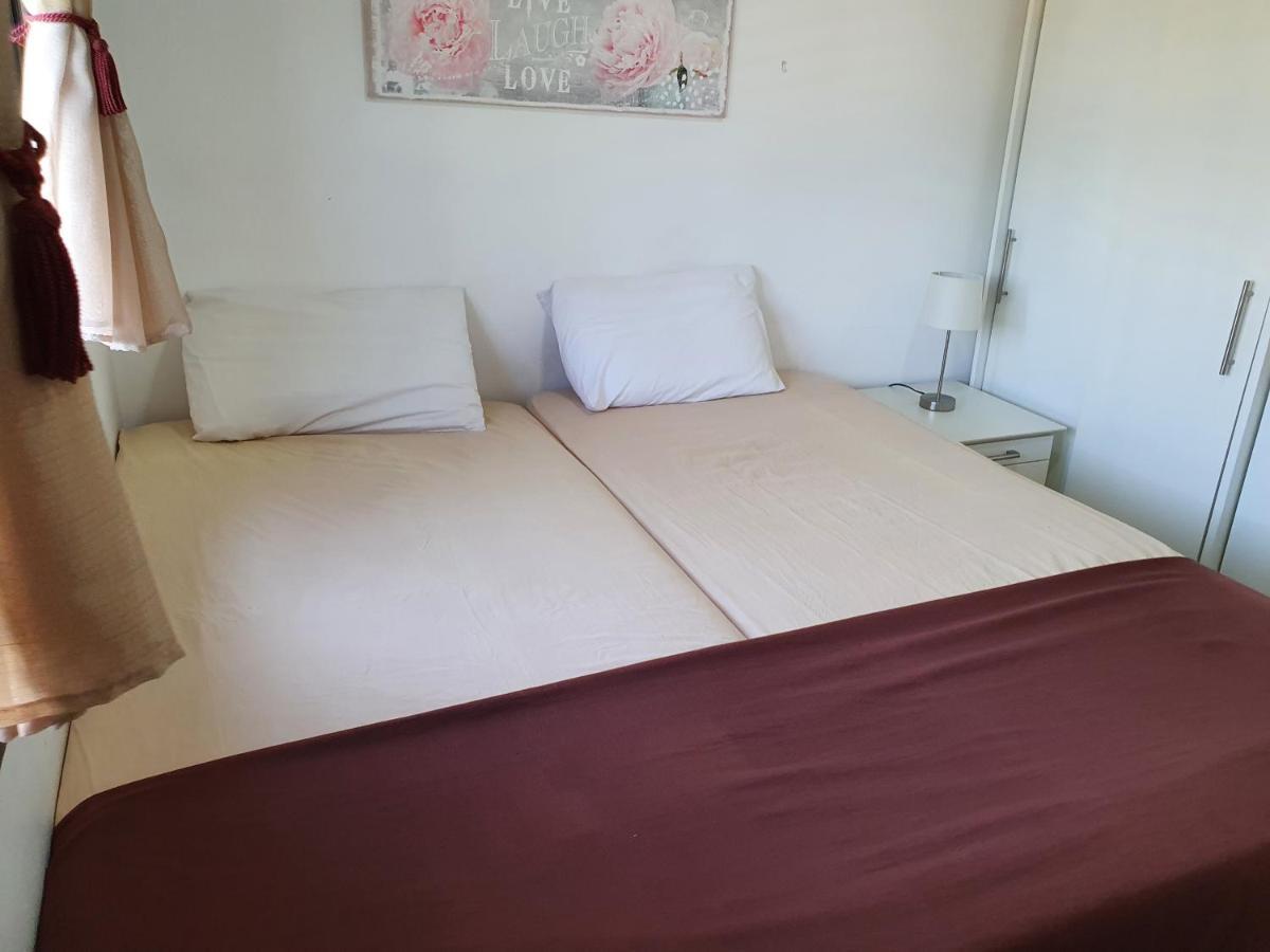 Cosea Living- Flat With Pool, Jasmine Gardens 206 Apartment *