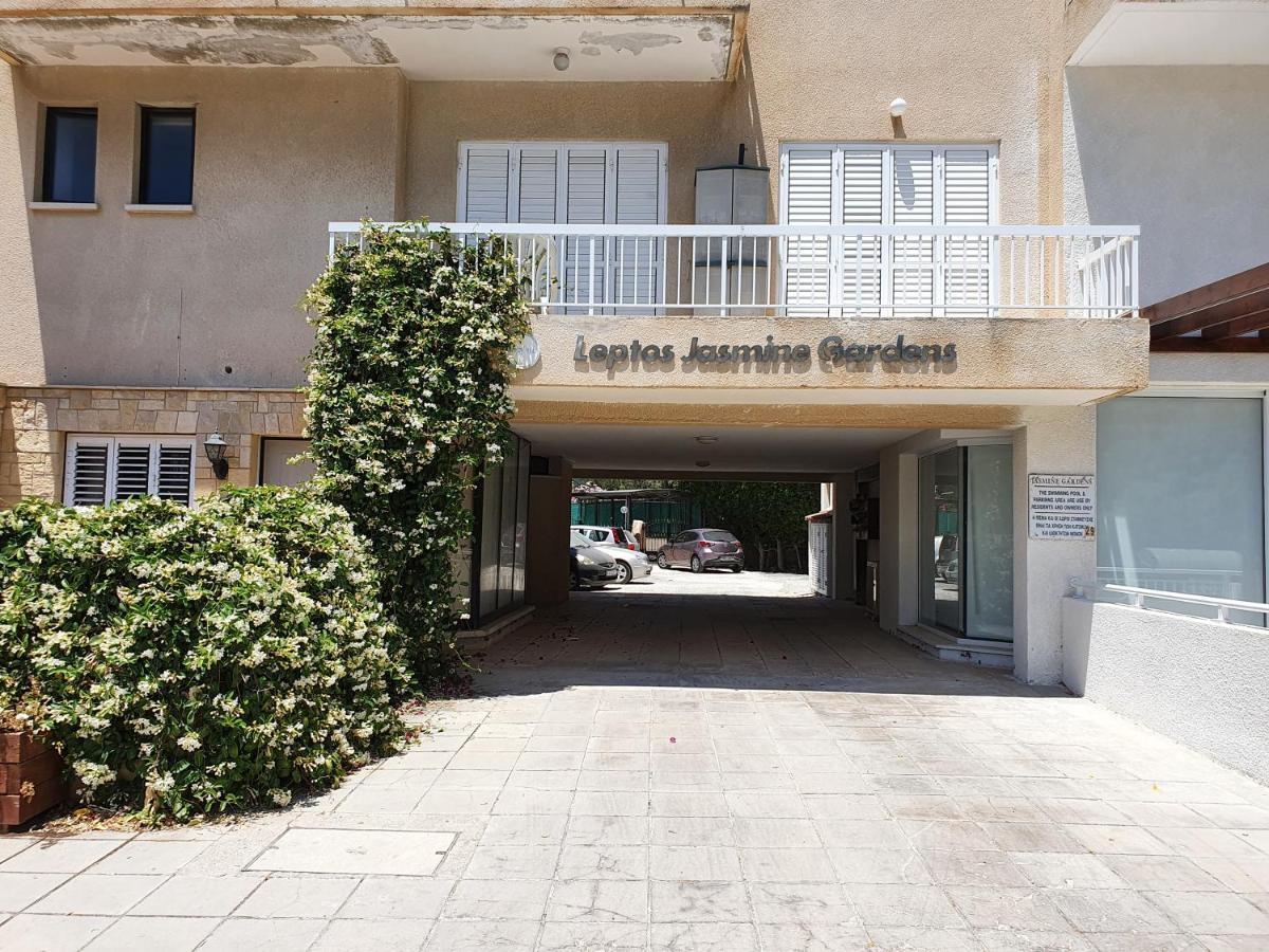 Cosea Living- Flat With Pool, Jasmine Gardens 206